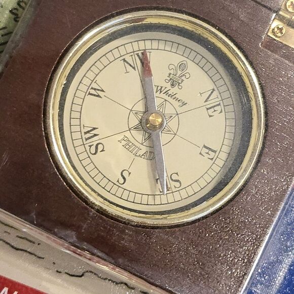 T. Whitney PHILAD 2003 Wooden Scaled Replica of Williamsburg Compass NIB - Picture 4 of 8